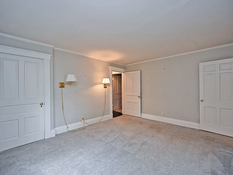 6900 Drake Rd — Photo 36