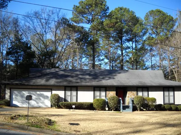 7901 Edgewater Dr, Columbus, GA 31904