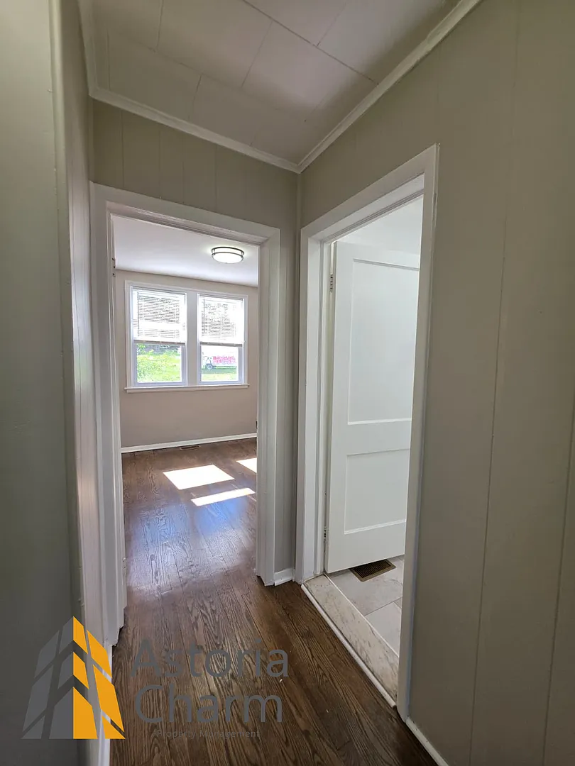 1418 N Dukeland St — Photo 2