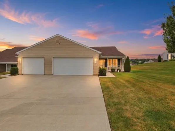 1366 Chami Dr, Spring Grove, PA 17362