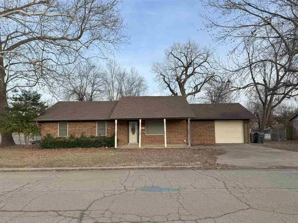 704 S Michigan Ave, Cushing, OK 74023