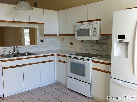 2nd image of 924 Jamestown Dr #0