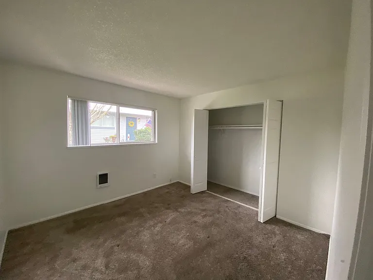 Pleasant Square Apartments — Photo 19
