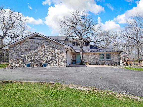 3rd image of 132 S Briaroaks Rd