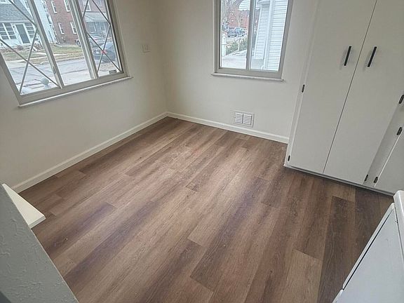 3rd image of 711 Waybridge Rd