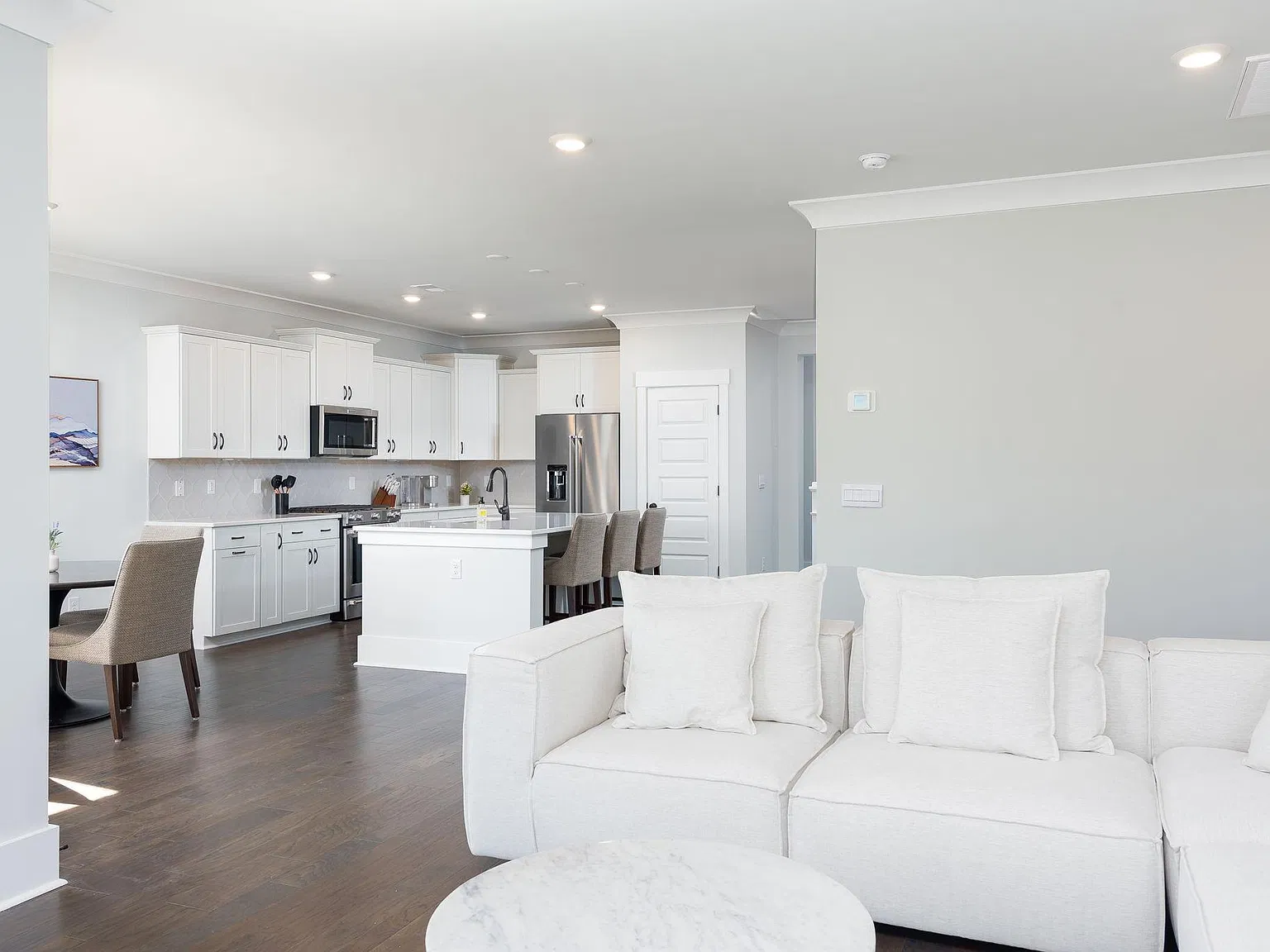 4 bed, 3.5 bath, 2986 sqft, $8,500 — Photo 2