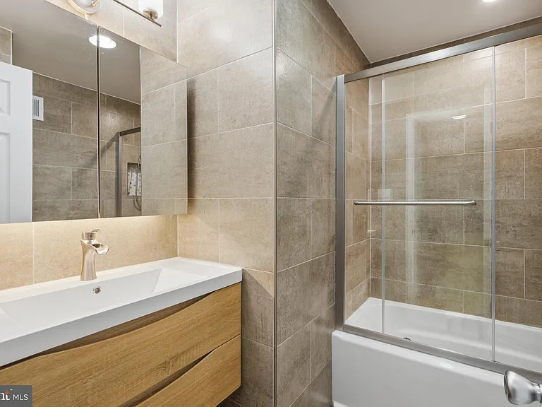 11092 Saffold Way — Photo 22