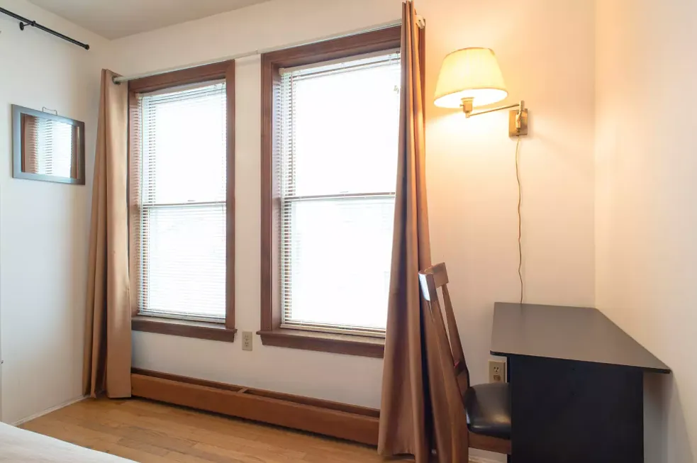 3 bed, 3000 sqft, $800 — Photo 2