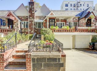 3441 28th St, Astoria, NY 11106