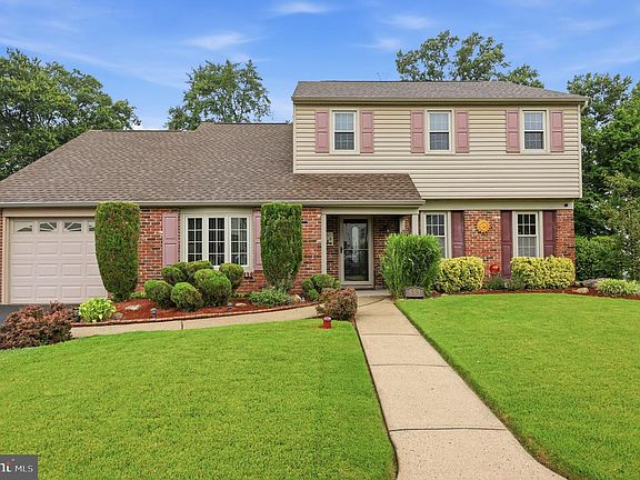 3rd image of 603 Saxony Dr