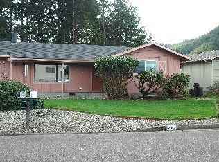 202 Bayberry Ct, Reedsport, OR 97467