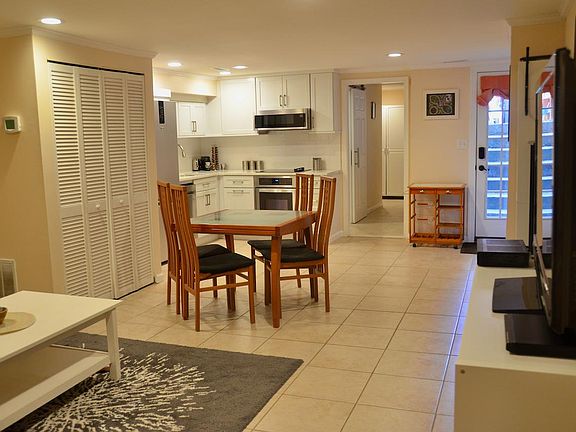 dining table extends and retracts