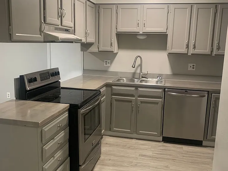 Regency Apartments 4805 — Photo 1