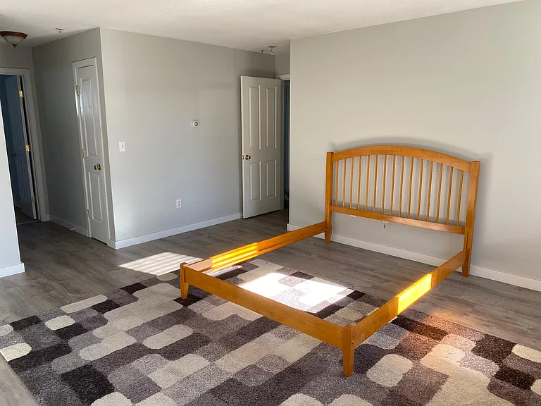 Queen size bedroom for reference