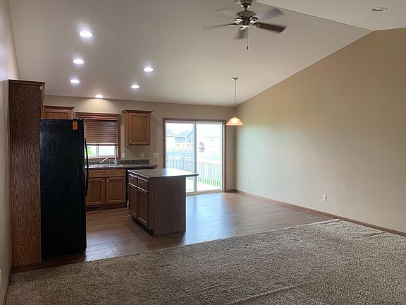 Open concept kitchen/dining