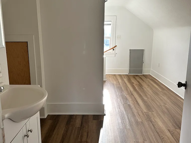 1430 Union St — Photo 9