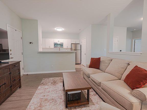 5th image of 1600 Long Grove Dr Unit 622