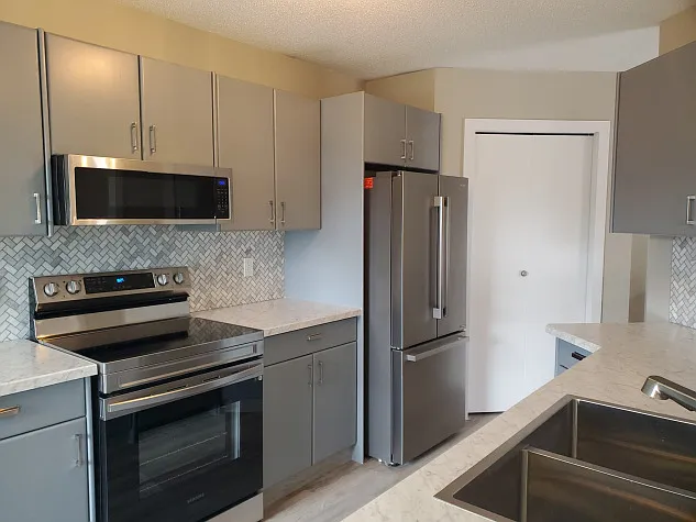 Beautiful 3 Bedroom half duplex in Sylvan Lake! — Photo 4