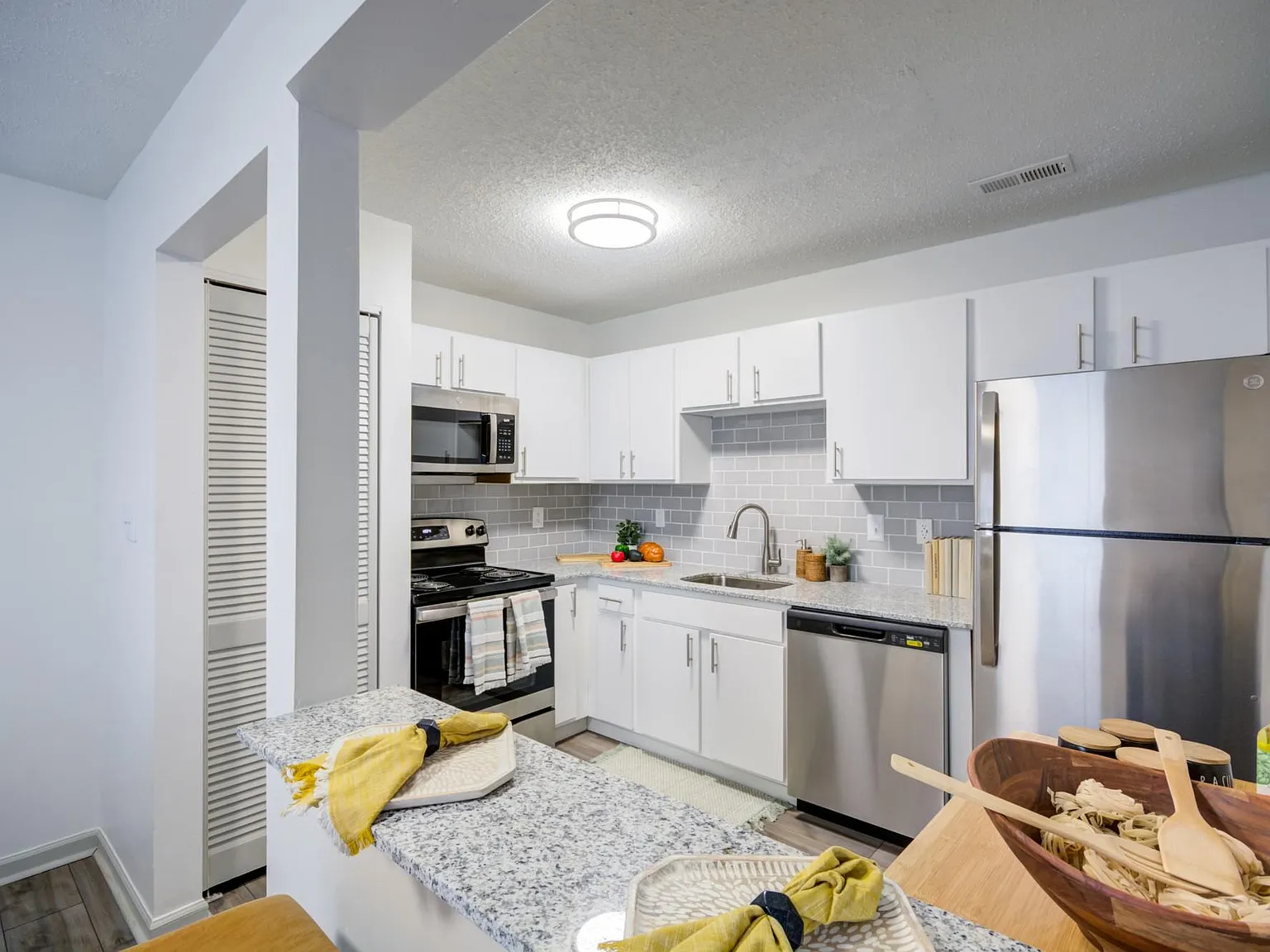 The Waters at Chenal Apartments — Photo 4
