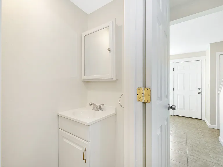 2 Essex Ln #B4 — Photo 7