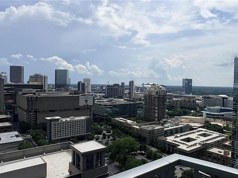 400 W Peachtree St NW #2905 — Photo 3