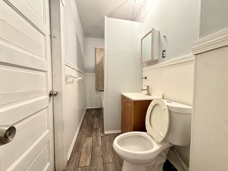 90 Vernon St #3 — Photo 30