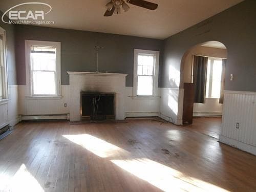 4th image of 320 Oakwood Ave