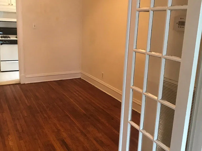 1214 W Franklin St #9 — Photo 4