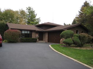 8112 Scenic Dr, Willow Springs, IL