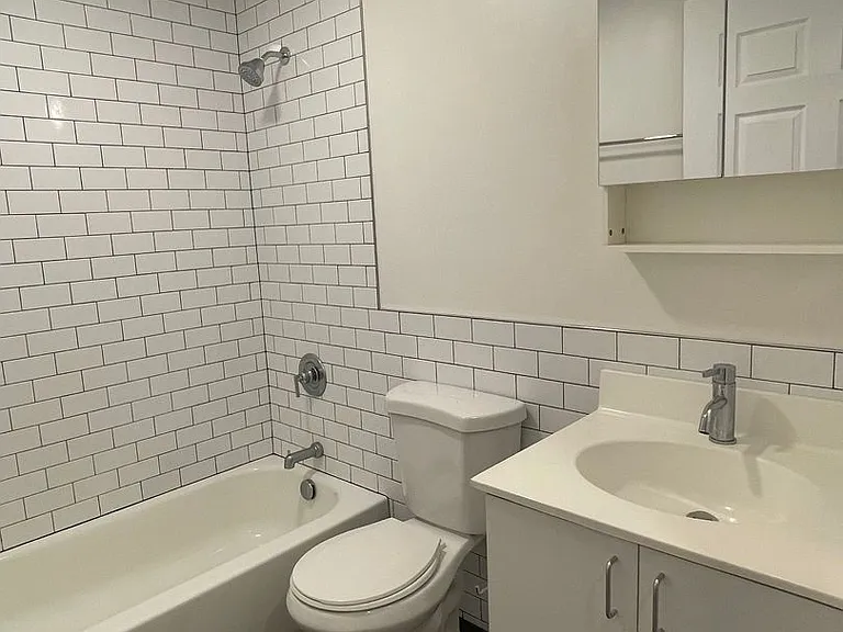 2527 Saint Paul St — Photo 14