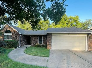11407 S Emerson Ave W, Jenks, OK 74037