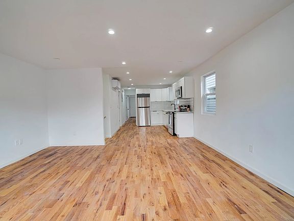 3rd image of 11741 164th St