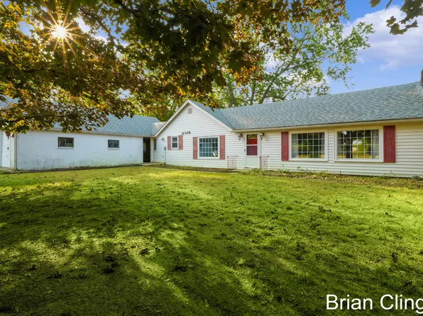 3318 River Hill Dr NW, Grand Rapids, MI 49534