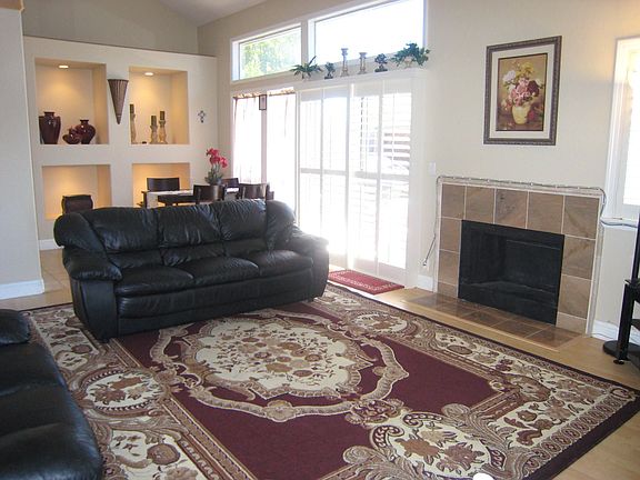 4th image of 27671 Medlar Dr