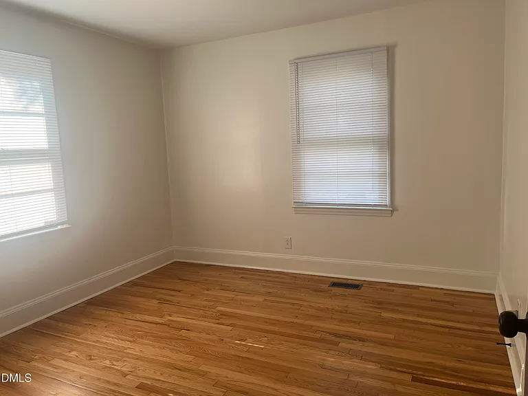504 Powell St — Photo 11
