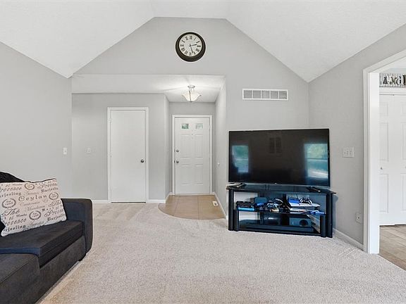 4th image of 209 Dawn Ave