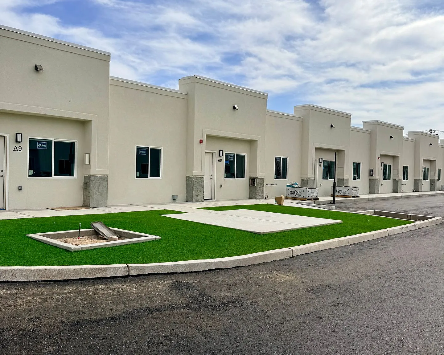 Brand New 2 Bedroom 2 Bath gated community apartments. — Photo 2