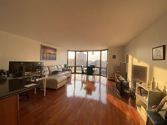 4th image of 2650 N Lakeview Ave APT 1405