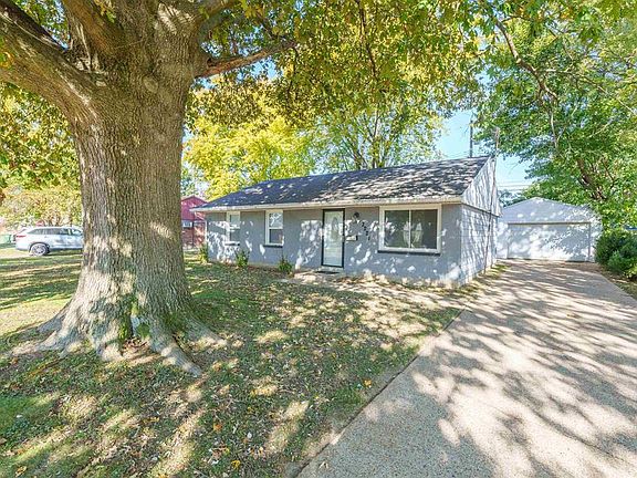 3rd image of 2221 Biscayne Dr