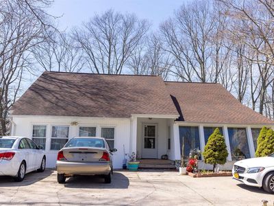 30 Crater Lake Drive, Coram, NY, 11727