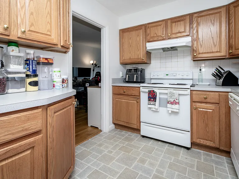 245 Lafayette St #2D — Photo 8