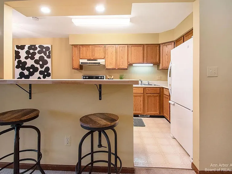 492 Park Pl — Photo 12