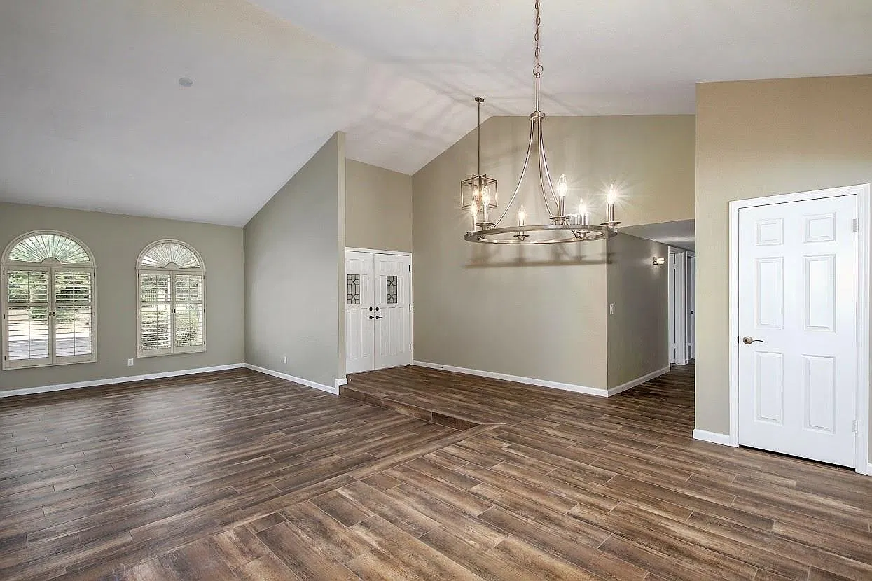 3 bed, 2220 sqft, $3,395 — Photo 3