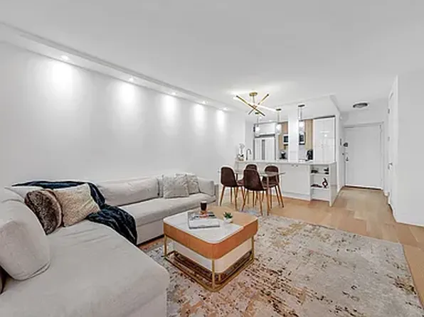 330 East 38th Street 46C image 3 of 26