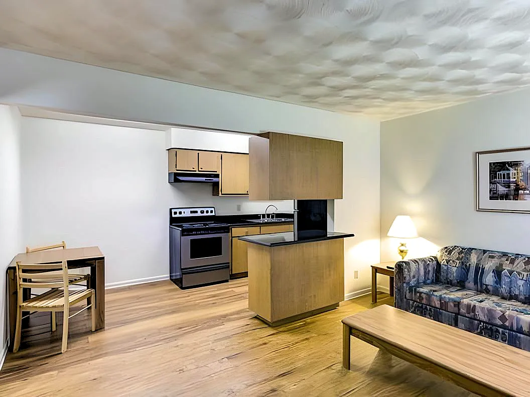 Oakwood Crest Furnished (Optional) Apartments — Photo 3