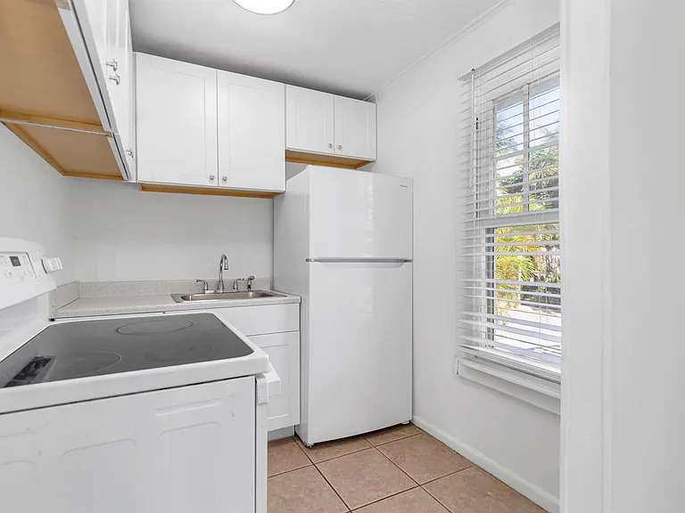 204 Conniston Rd #UPSTAIRS — Photo 6