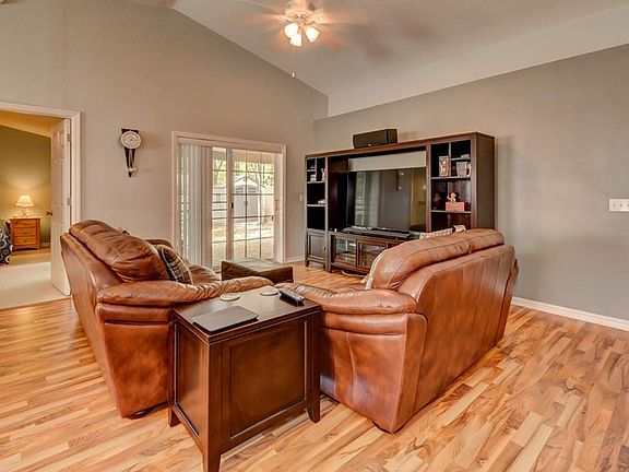 3rd image of 544 Kings Castle Dr