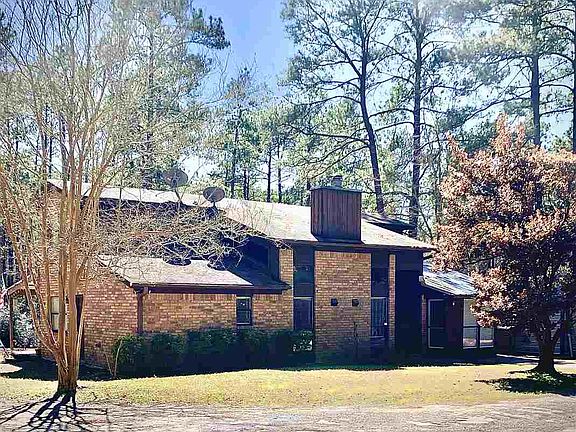 3rd image of 218 Camilla Dr