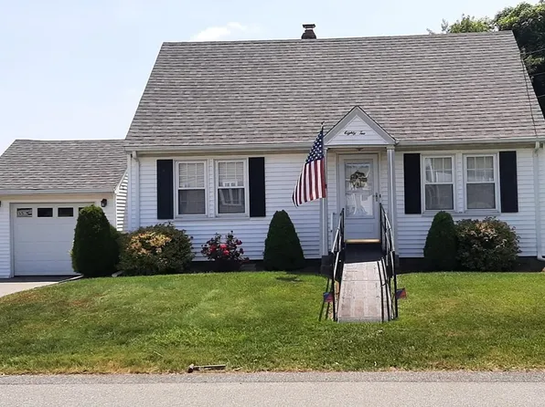 82 Adams St, Somerset, MA 02726