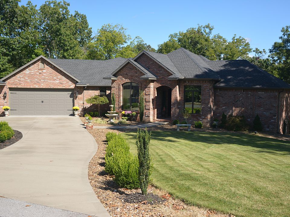 1st image of 28 Stonehaven Dr